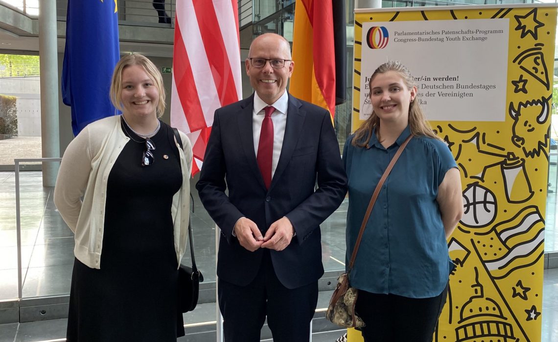 Im Mai besuchten zwei von Peter Beyers Paten im Rahmen des Parlamentarischen Patenschafts-Programm den Deutschen Bundestag. / Fotorechte: Peter Beyer