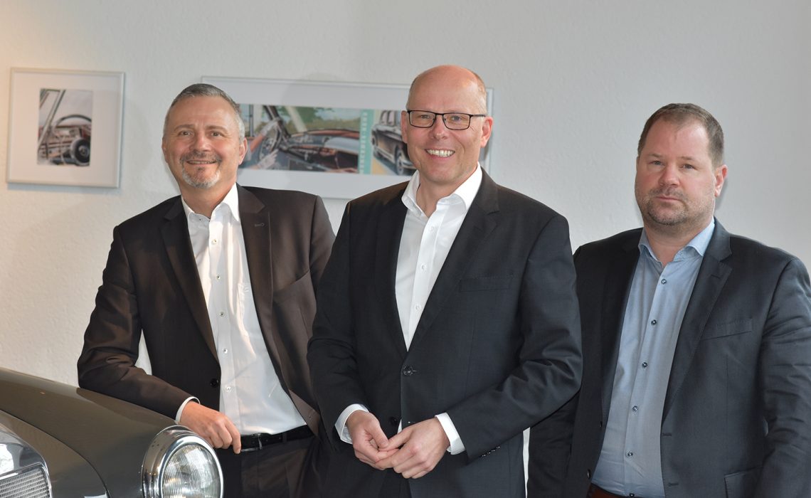 Foto: Dr. Wolfgang J. Braun, CEO der WKW.group, Peter Beyer MdB, Florian Halama, Director Sales WKW.extrusion. | © WKW.automotive
